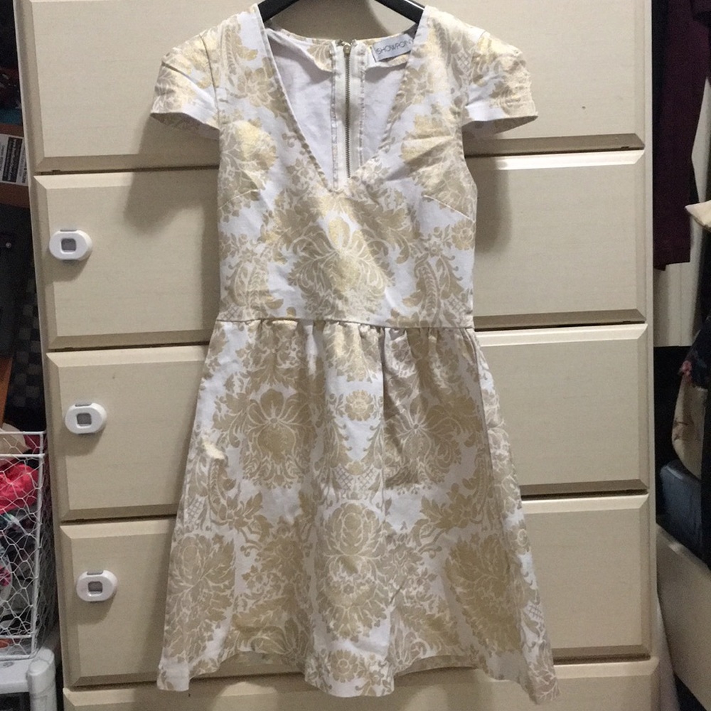 Cap sleeve white with gold damask print dress